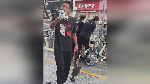 被拍到吃瓜的样子视频,揭秘明星吃瓜瞬间
